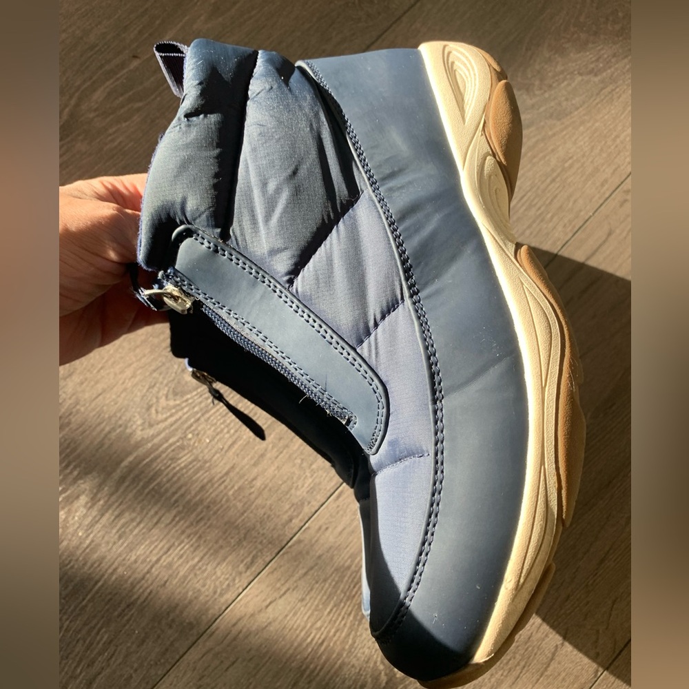 Winter shoes warmer simple- like new size 9w